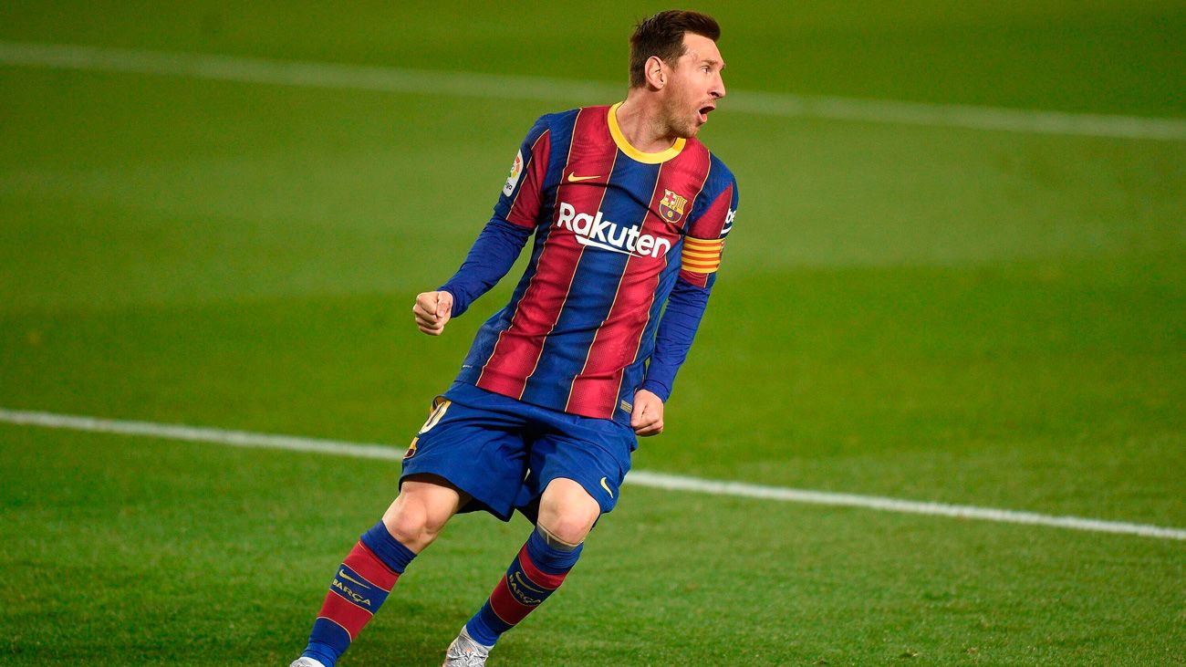 Leo Messi celebrates one of his goals in front of the Getafe