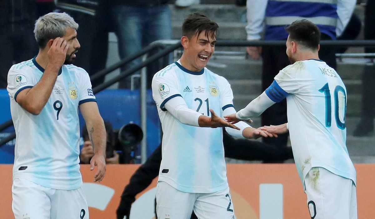 Sergio Agüero, Paulo Dybala and Leo Messi, in a match with the Argentine team