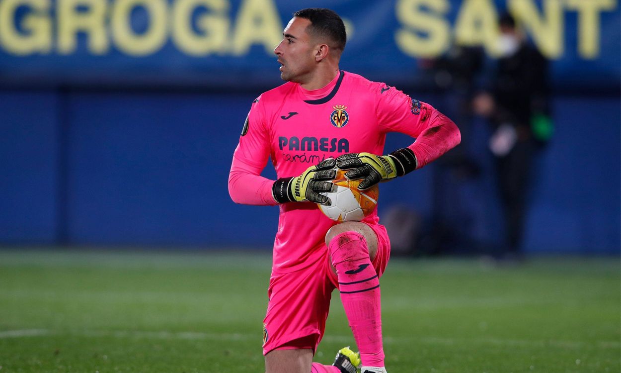 Asenjo en un partido con el Villarreal