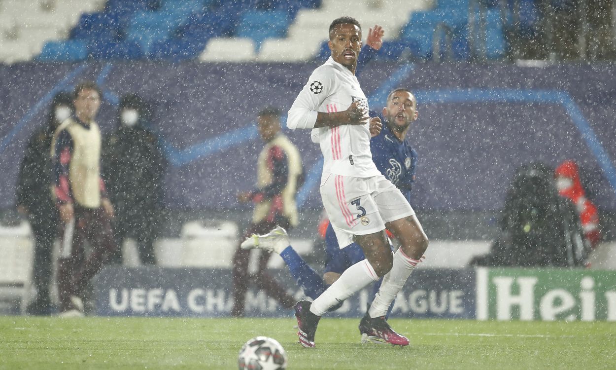 Militao jugando contra el chelsea