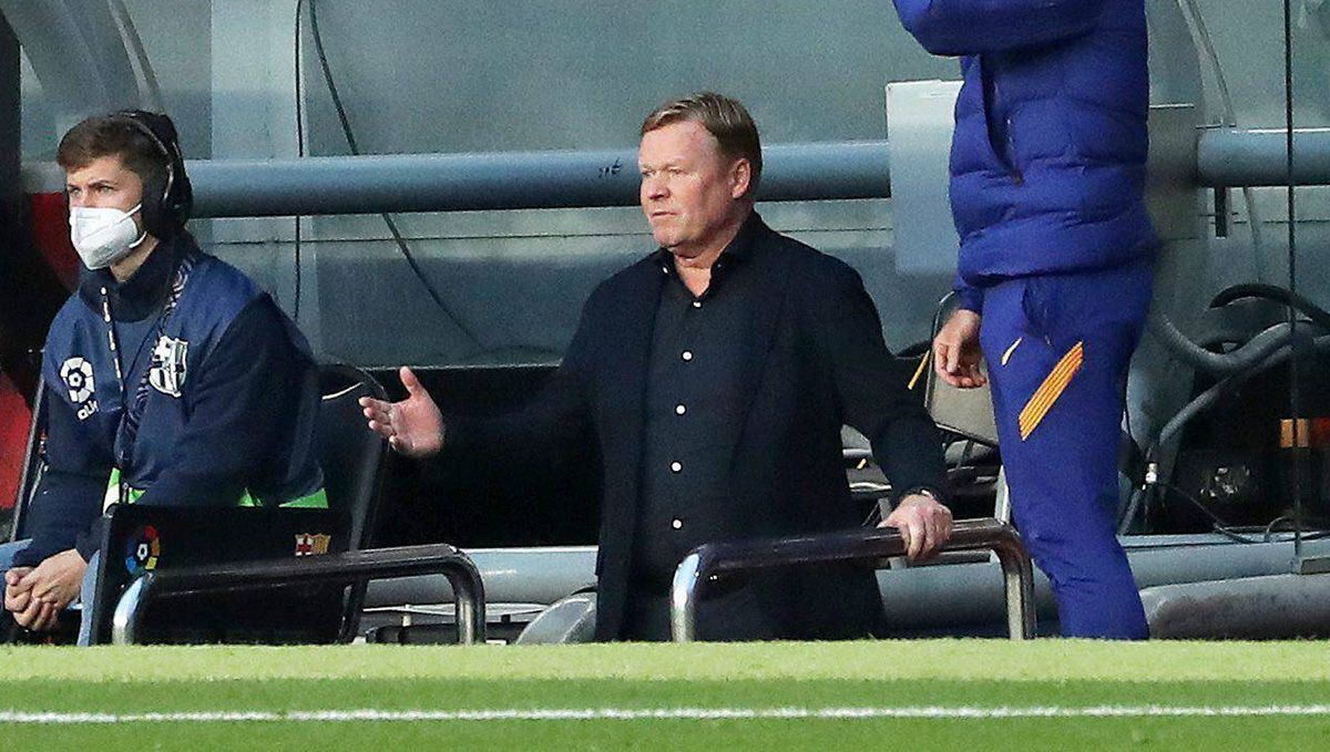 Ronald Koeman protests from the tunnel of changing rooms