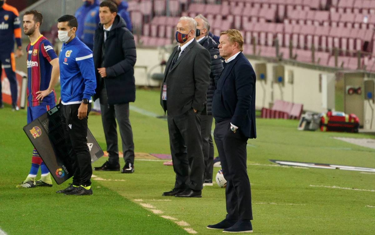 Ronald Koeman en un partido del Barça frente al Valencia