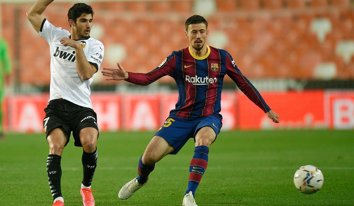 Clément Lenglet, durante una jugada en el Valencia-Barça de LaLiga