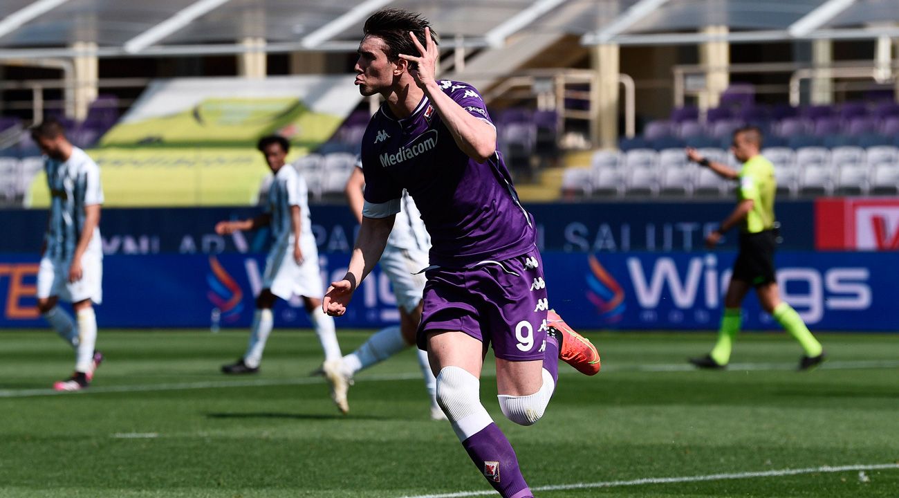 Vlahovic, forward of the Fiorentina, celebrates a goal