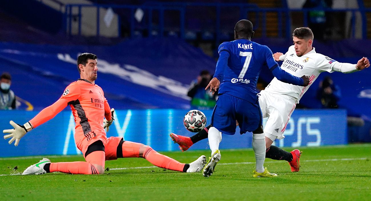 N'Golo Kanté Defines badly in front of Courtois