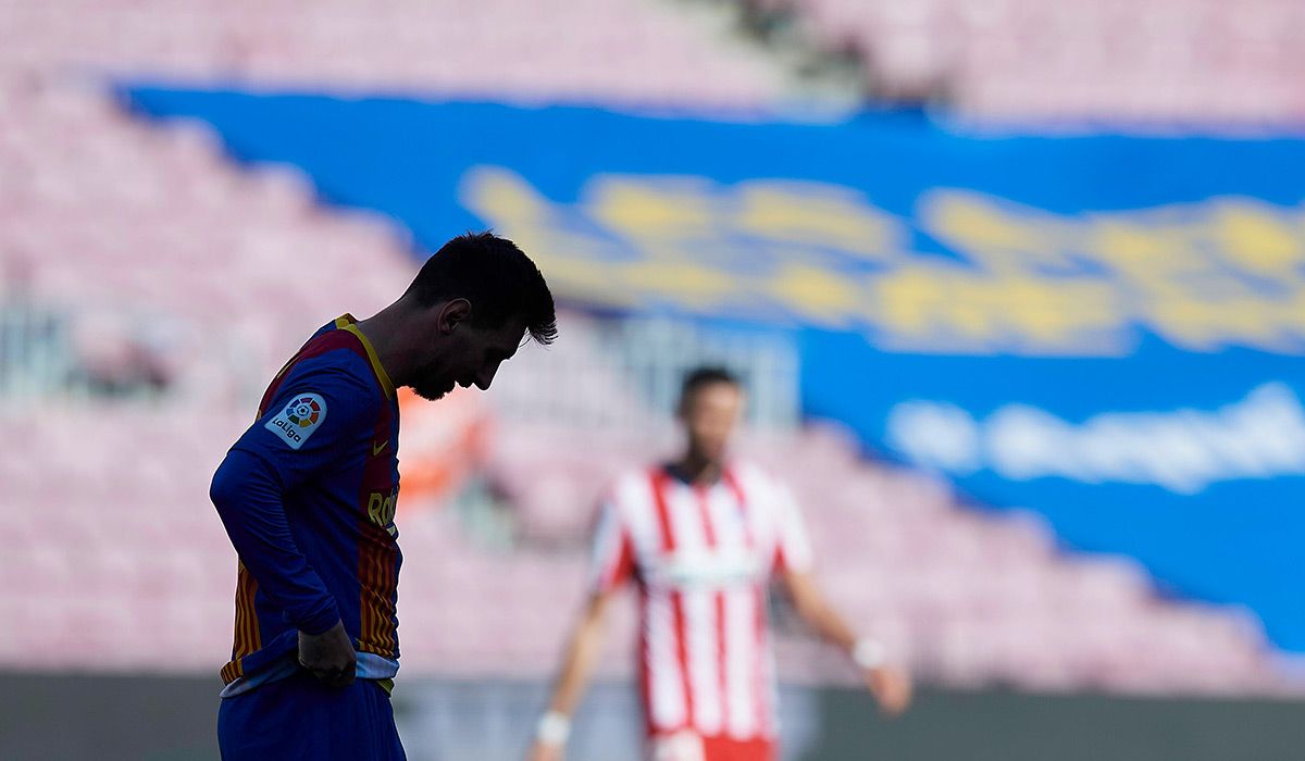 Messi, abatido durante un partido