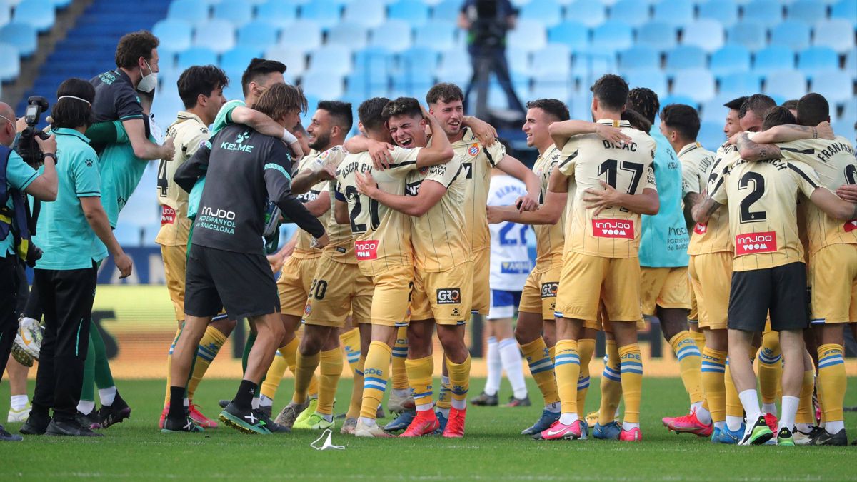 The players of the Espanyol, celebrating the promotion to the First Division