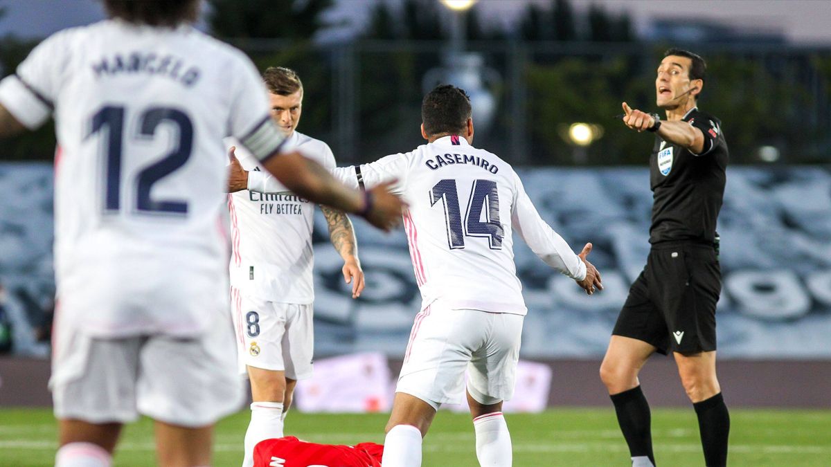 The players of the Real Madrid, protesting against Martínez Munuera