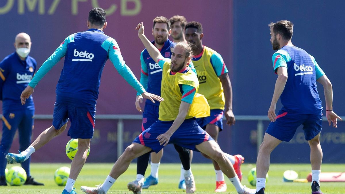 The players of the FC Barcelona, during a training