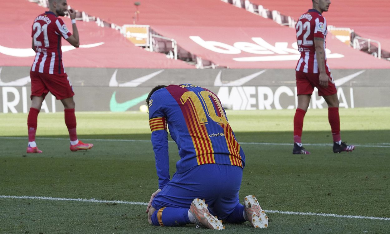 Messi se lamenta ante el Atlético de Madrid