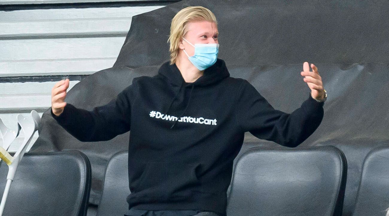 Erling Haland With mask in the terracing