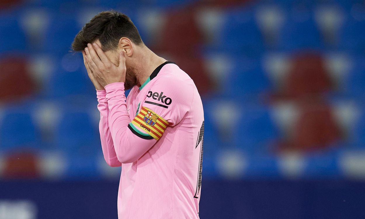 messi Regrets  in front of the raise