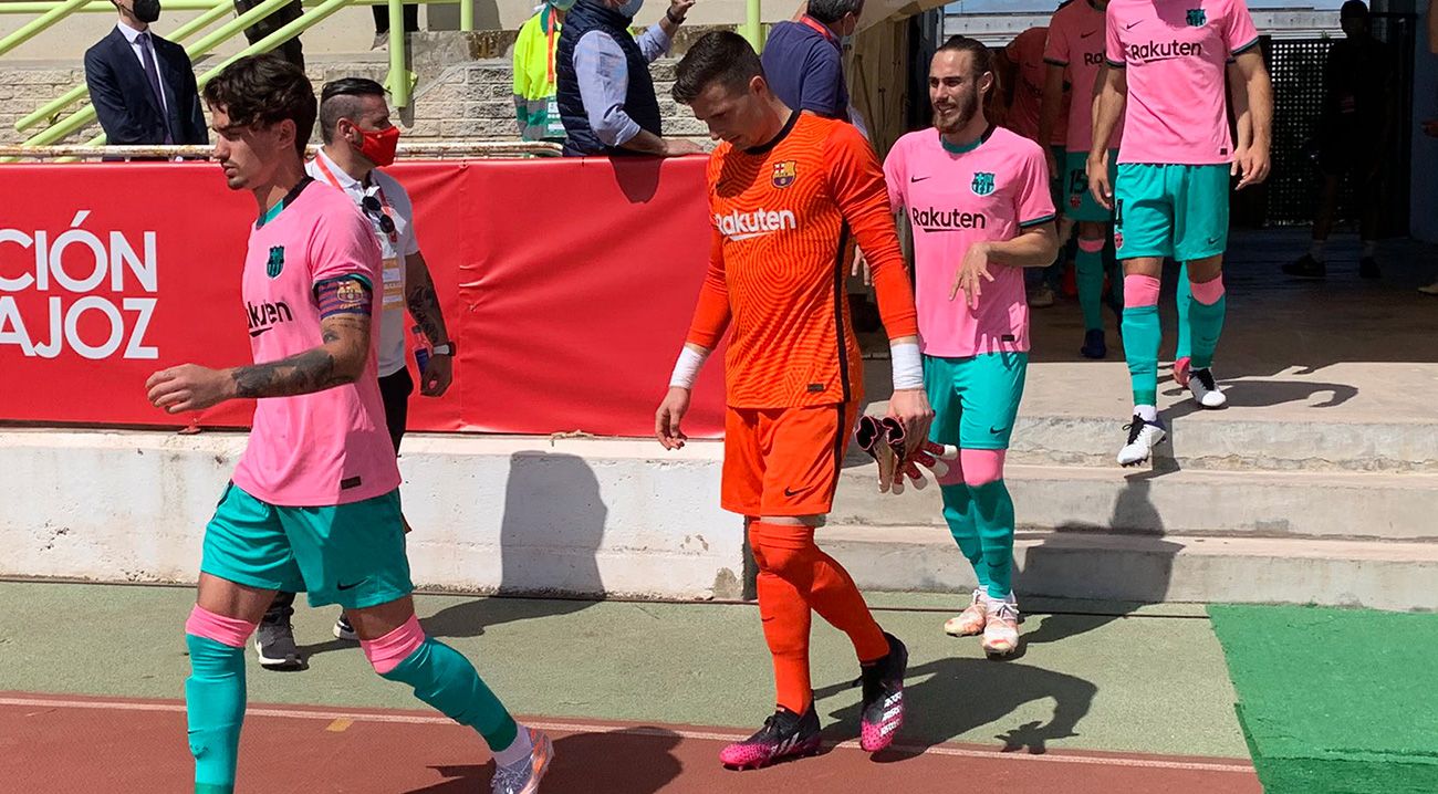 Iñaki Peña, Mingueza y Collado antes de un partido con el Barça B / Foto: Twitter Oficial FCB