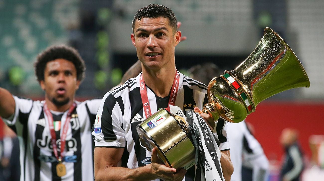 Cristiano Ronaldo con la Coppa de Italia