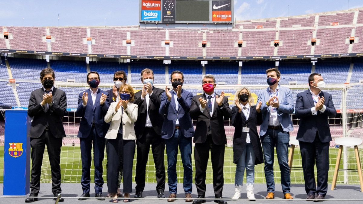 Joan Laporta beside his directors in an act in the Camp Nou. Image: @FCBarcelona_is