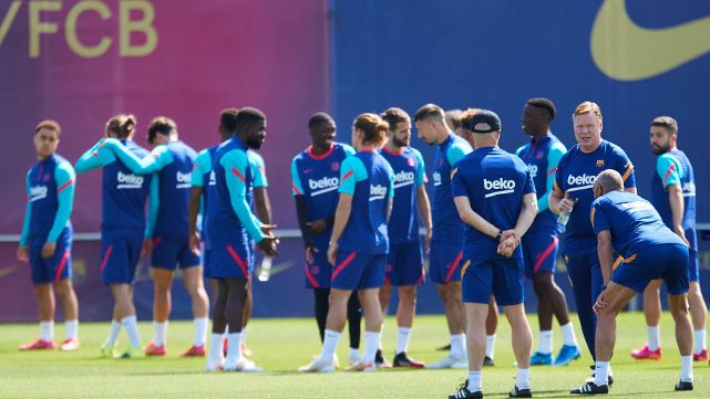 La plantilla del Barça durante un entrenamiento
