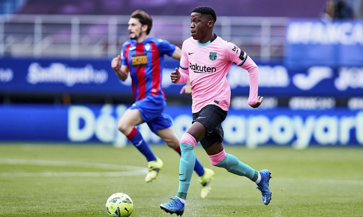 Ilaix In front of the Eibar