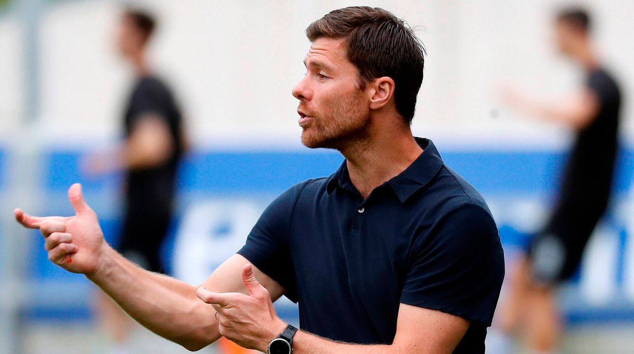 Xabi Alonso en un partido con la Real Sociedad B