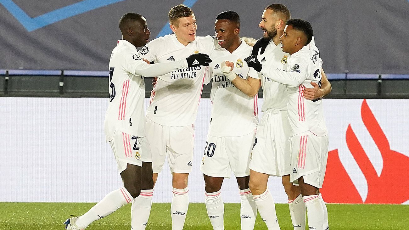 Kroos, Mendy, Vinicius, Benzema y Rodrygo celebran un gol