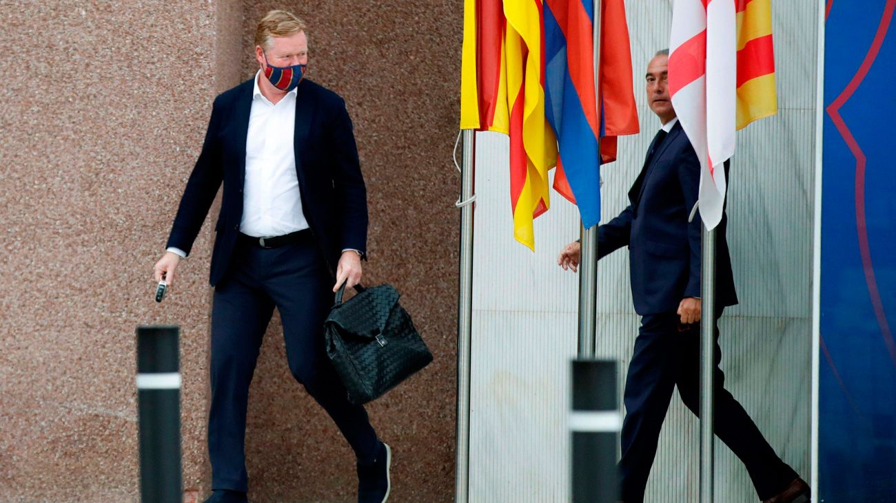 Ronald Koeman going out of the meeting with Laporta
