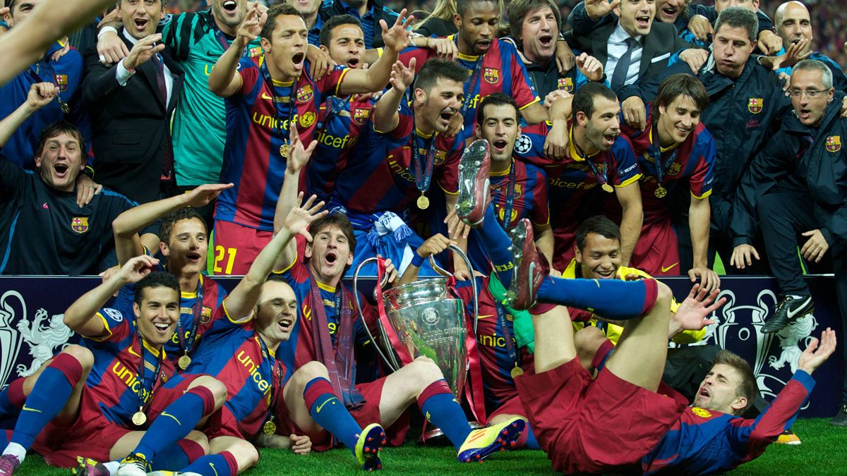 The players of the Barça celebrating their fourth Champions League
