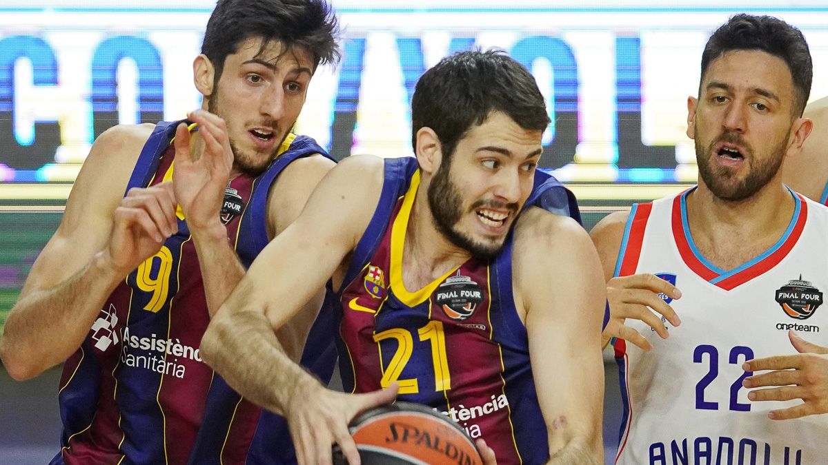 Leandro Bolmaro and Alex Abrines in the final of the Euroliga