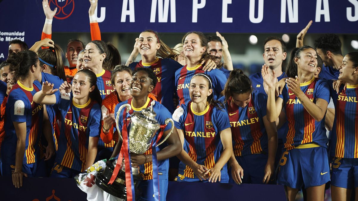 The players of the Barça celebrating the title of the Glass of the Queen