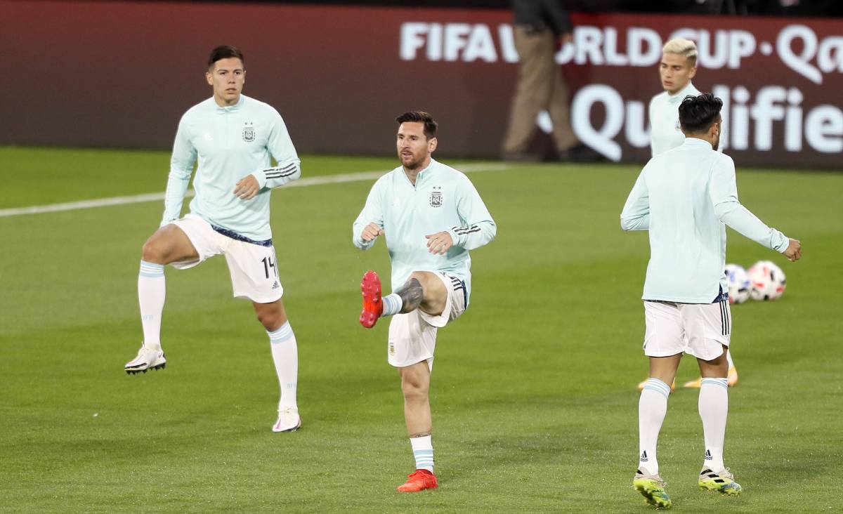 Messi durante un calentamiento con la selección argentina
