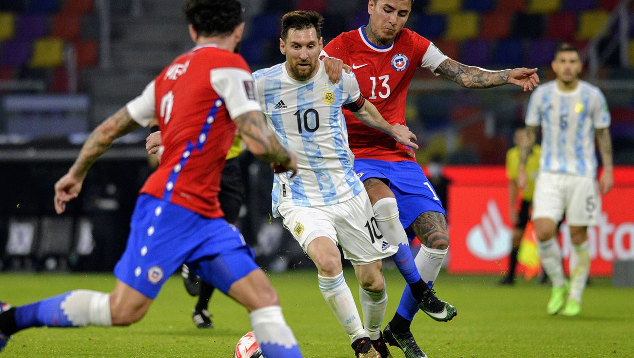 Leo Messi in the party of Argentina in front of Chile