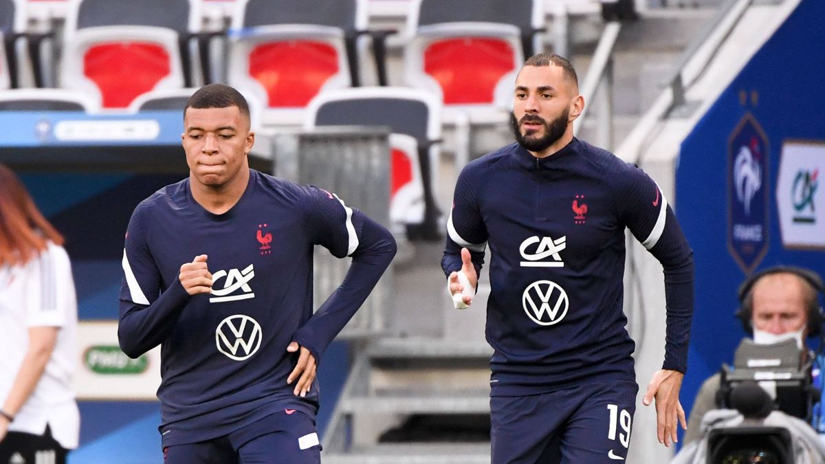 Benzema And Mbappé, during a warming with France