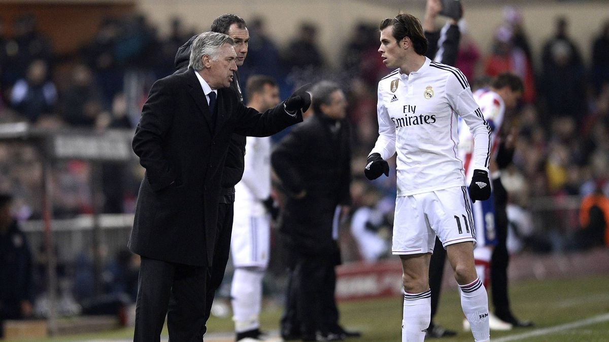 Carlo Ancelotti y Gareth Bale en un partido del Real Madrid en 2015