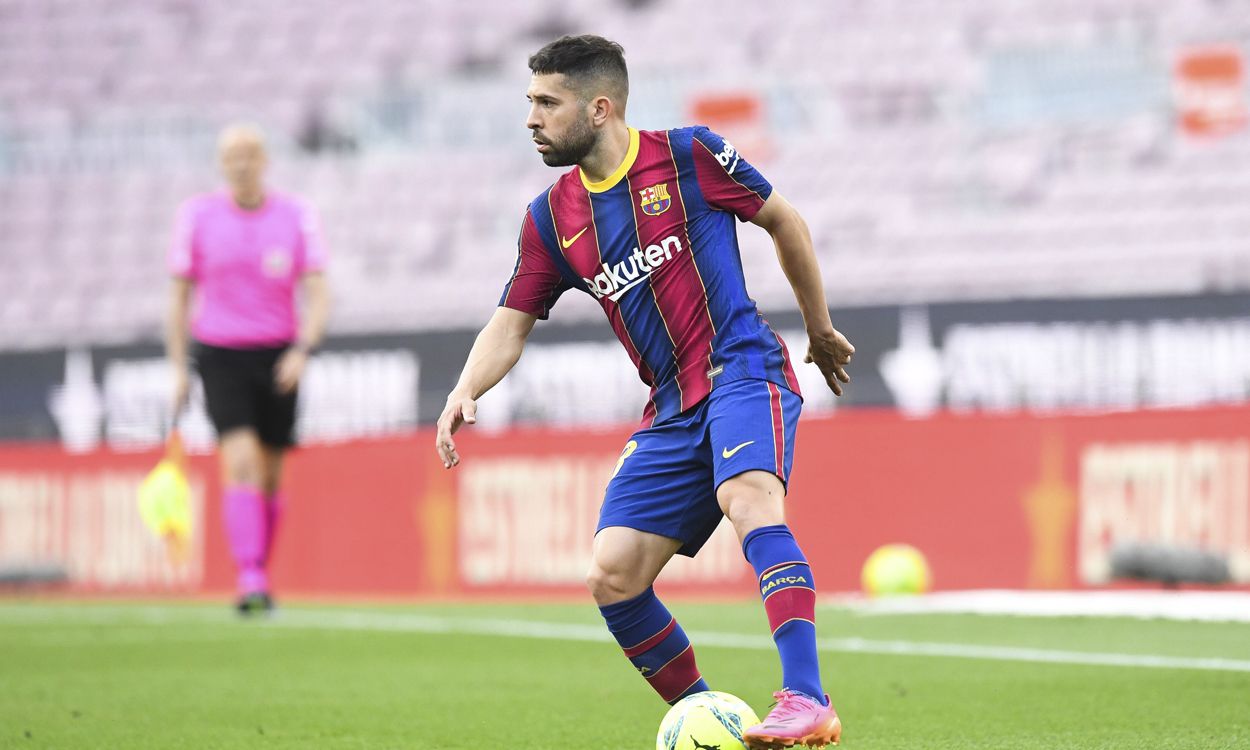 Jordi Alba does not believe in rests or competitions