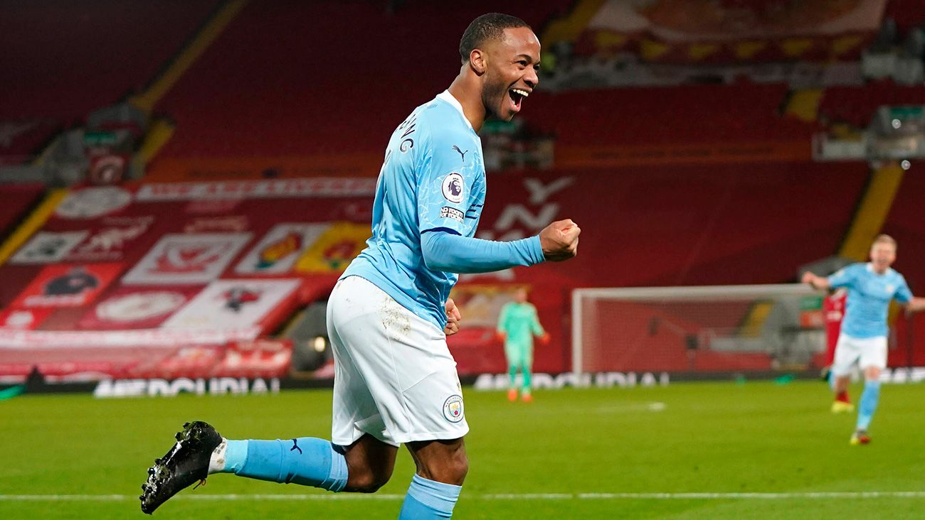 Sterling celebra un gol con el City