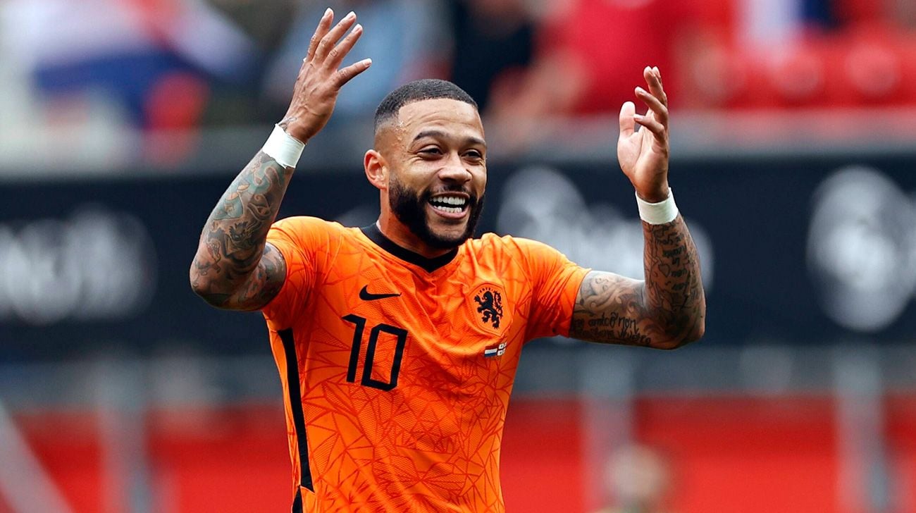 Memphis Depay celebra un gol con Holanda
