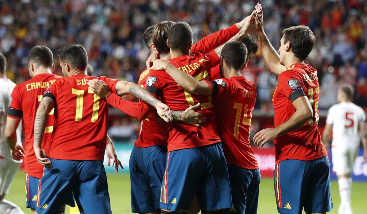 La selección de España celebra un gol