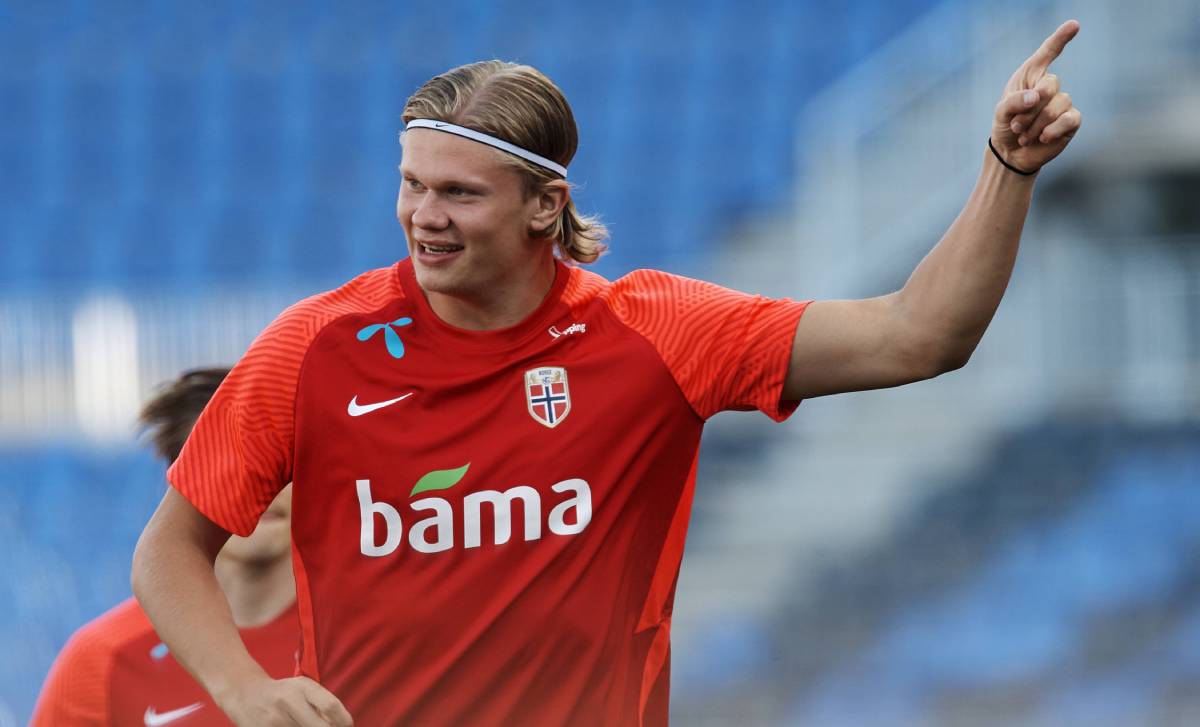 Erling Haaland en un calentamiento con la selección de Noruega