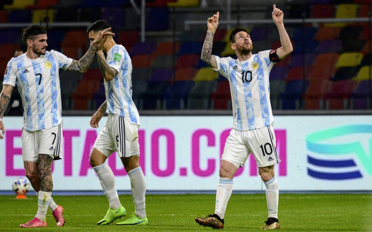 Lionel Messi celebrates a goal with the Argentinian selection