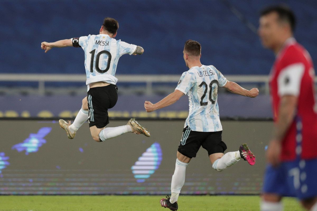 Messi celebra su gol contra Chile