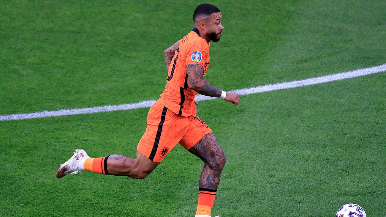 Memphis Depay en el Holanda-Ucrania