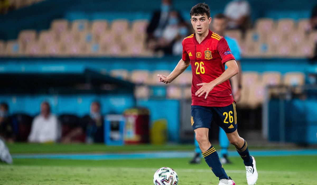 Pedri en un partido con la selección de España