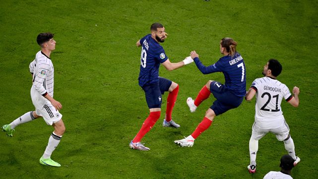 Germany cleared  with autogol in front of the powerful France and with Griezmann to title