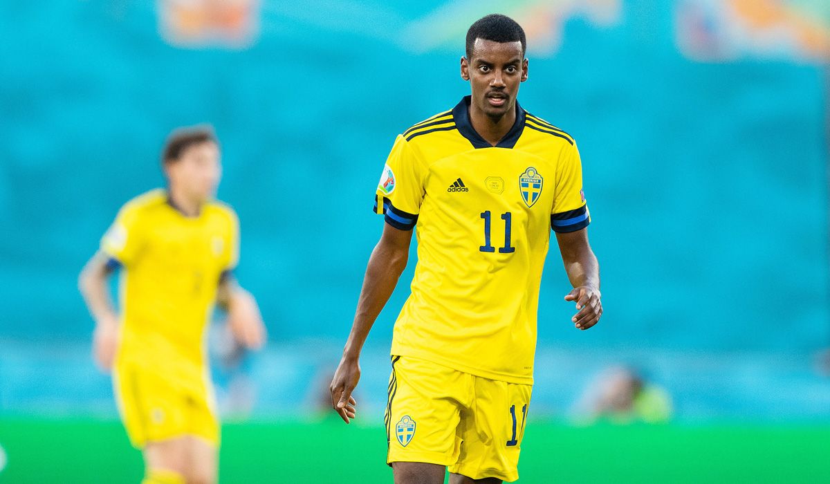 Alexander Isak in a party with Sweden