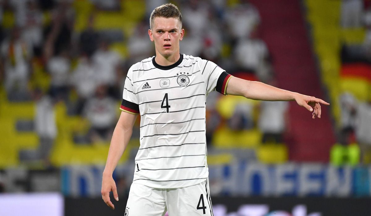 Mathias Ginter en un partido con Alemania