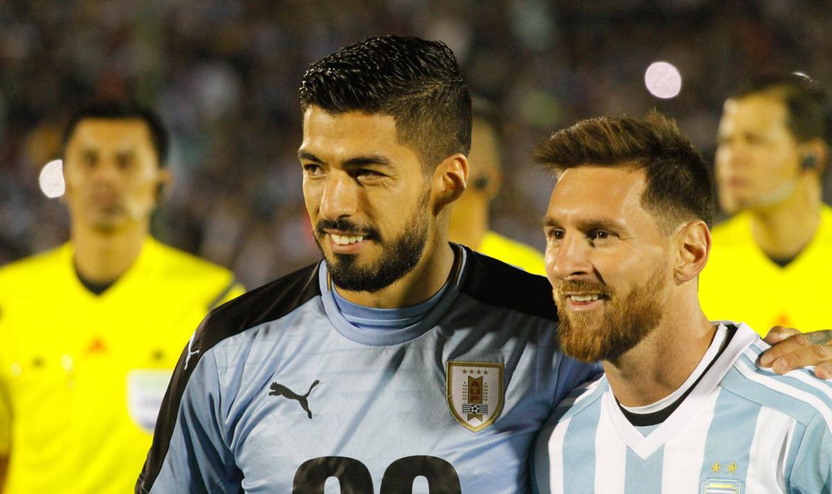 Suárez y Messi en la previa de un partido de eliminatorias