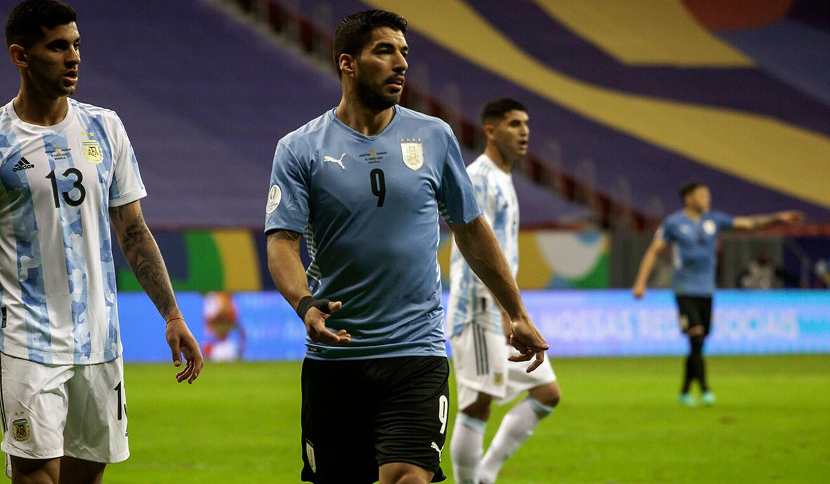 Luis Suárez during a party in front of Argentina