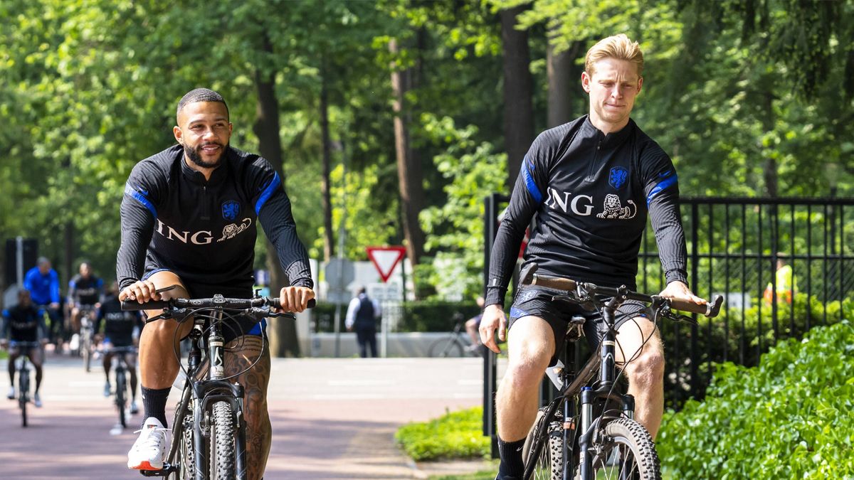 De Jong and Depay in the concentration of Holland