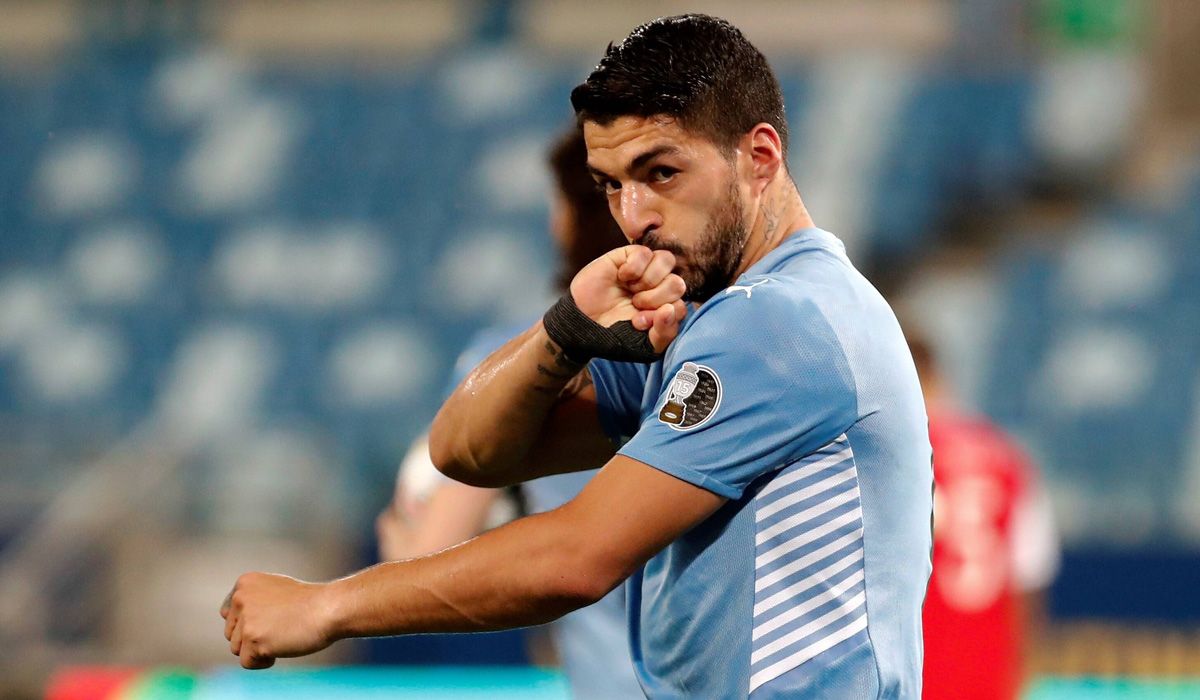 Luis Suárez celebrates a goal with Uruguay