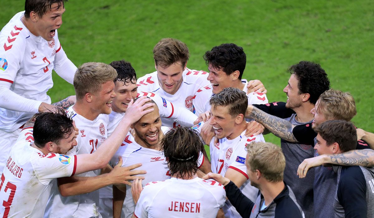 Martin Braithwaite celebrates a goal with his mates of Denmark