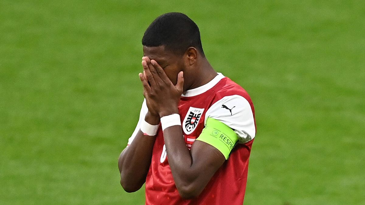 David Alaba lamentándose la eliminación de Austria en la Eurocopa