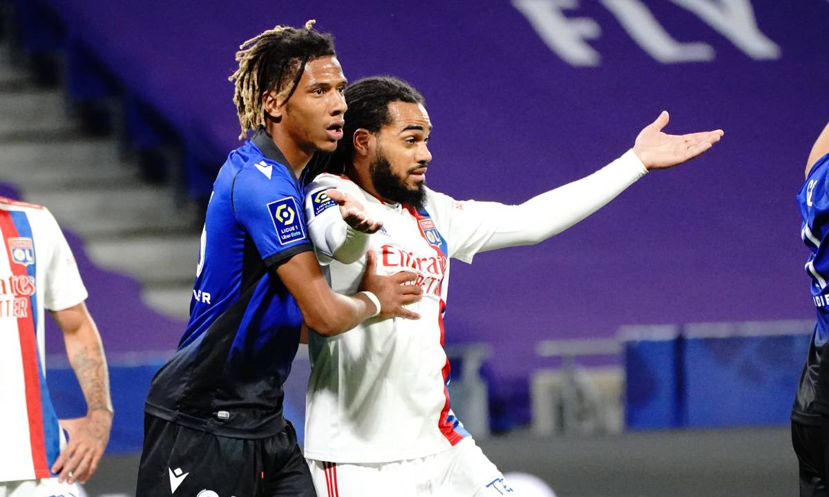 Jean Clair Todibo, of the Nice, in a party in front of the Lyon